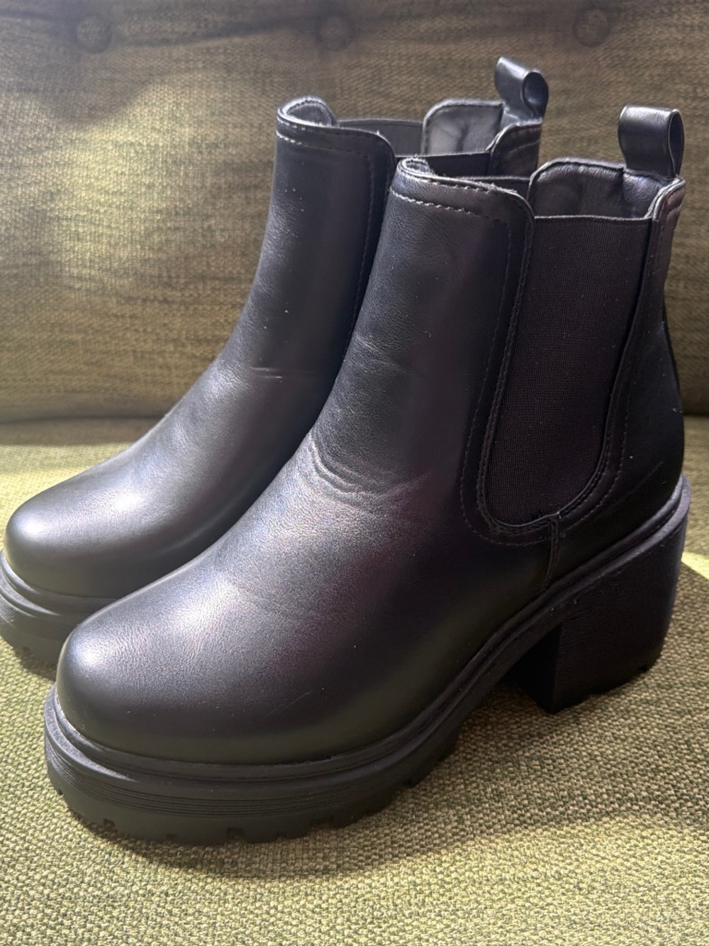 NEVER WORN SHORT BLACK BOOTS